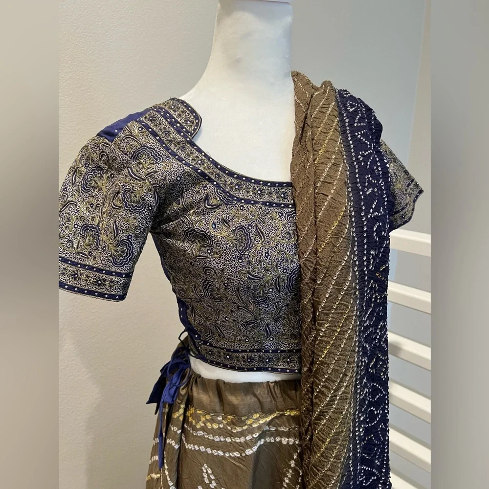 Bandhani Lehenga - blue and green, XS petite - Picture 3 of 12